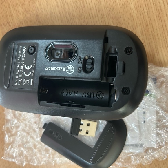 Black Wireless Mouse Compact Design - Picture 5 of 6